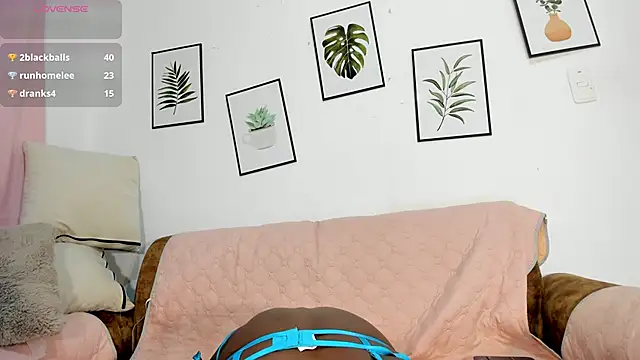 Snapshot of DomenicaW chatting on 02-26-26, 03:05 DomenicaW online show from 02-26-26, 03:05