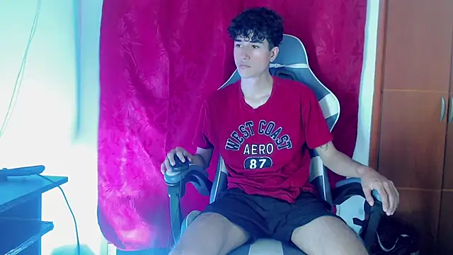 Snapshot of Johnny_cagee_ chatting on 02-12-26, 12:27 Johnny cagee online show from 02-12-26, 12:27