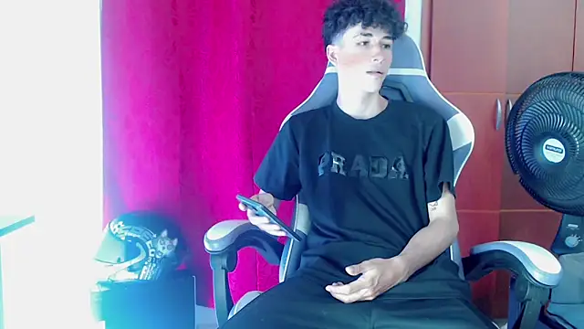 Snapshot of Johnny_cagee_ chatting on 02-24-26, 12:41 Johnny cagee online show from 02-24-26, 12:41