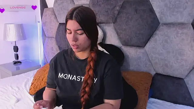 Snapshot of DulceJones chatting on 02-26-26, 08:41 DulceJones online show from 02-26-26, 08:41