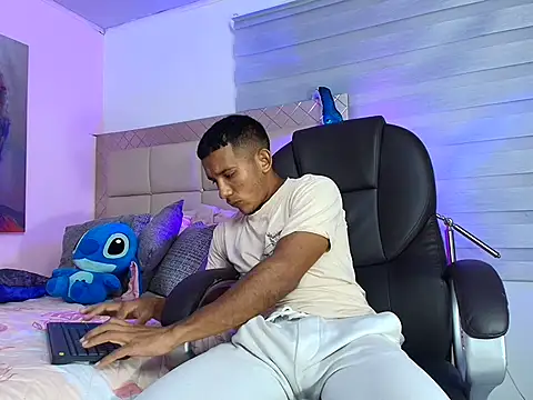 ricky spensar23cm  online show from 02-05-26, 02:16