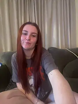 Snapshot of PoppySlut6999 chatting on 02-14-26, 09:44 PoppySlut6999 online show from 02-14-26, 09:44