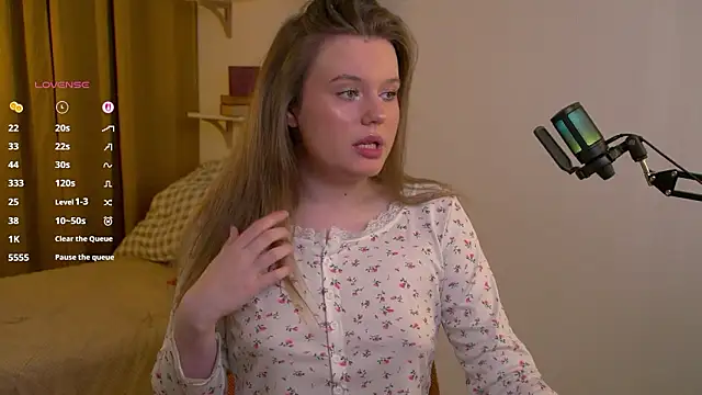 Snapshot of Agatha_Gris chatting on 02-17-26, 11:11 Agatha Gris online show from 02-17-26, 11:11