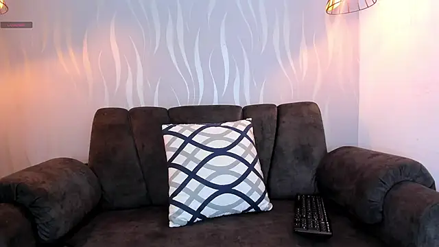 Snapshot of Naomy-lopez chatting on 02-14-26, 01:19 Naomy-lopez online show from 02-14-26, 01:19