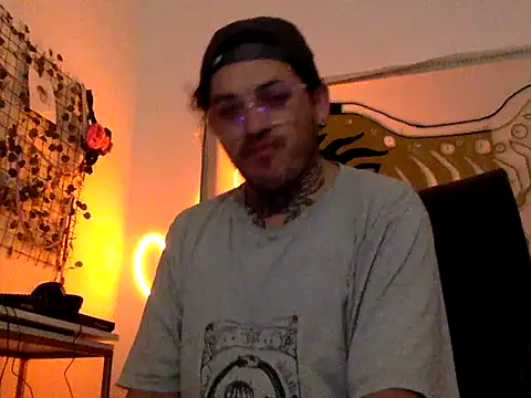 Snapshot of helloandi chatting on 04-19-26, 02:55 helloandi online show from 04-19-26, 02:55