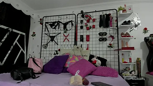 Snapshot of playful-girls chatting on 02-24-26, 01:20 playful-girls online show from 02-24-26, 01:20