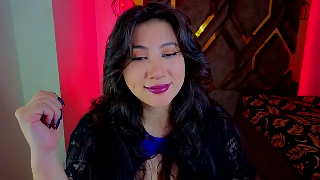 Snapshot of Luvienne chatting on 02-19-26, 07:43 Luvienne online show from 02-19-26, 07:43