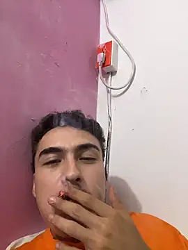 Snapshot of vanilla_Kush chatting on 02-05-26, 03:00 vanilla Kush online show from 02-05-26, 03:00