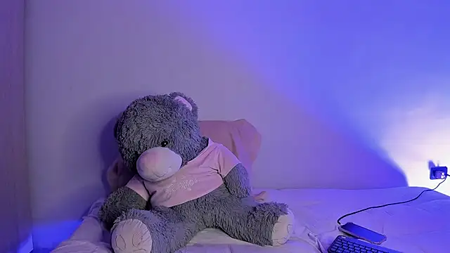 Snapshot of ViolettM chatting on 02-18-26, 04:08 ViolettM online show from 02-18-26, 04:08