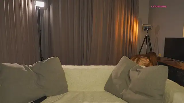 Snapshot of SharaNewbern chatting on 02-07-26, 01:59 SharaNewbern online show from 02-07-26, 01:59