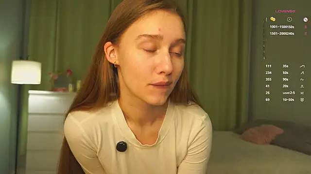 Snapshot of SharaNewbern chatting on 02-16-26, 02:13 SharaNewbern online show from 02-16-26, 02:13