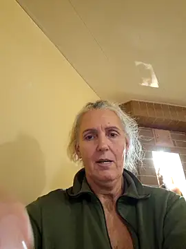 Snapshot of lukerya chatting on 10-26-25, 04:35 lukerya online show from 10-26-25, 04:35