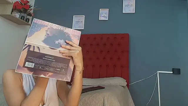 Snapshot of cristina_aznar1 chatting on 02-07-26, 07:06 cristina aznar1 online show from 02-07-26, 07:06