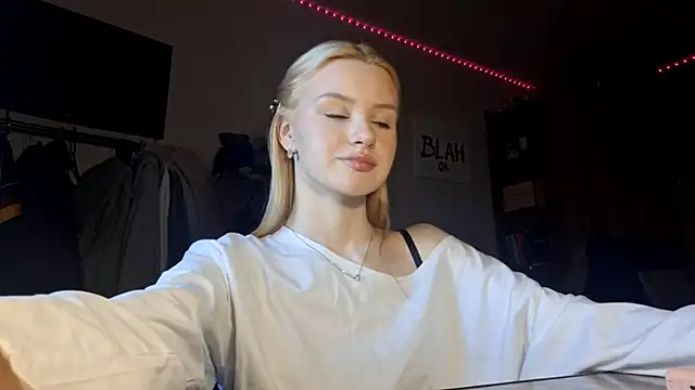 Snapshot of ChongTreece chatting on 02-04-26, 05:13 ChongTreece online show from 02-04-26, 05:13