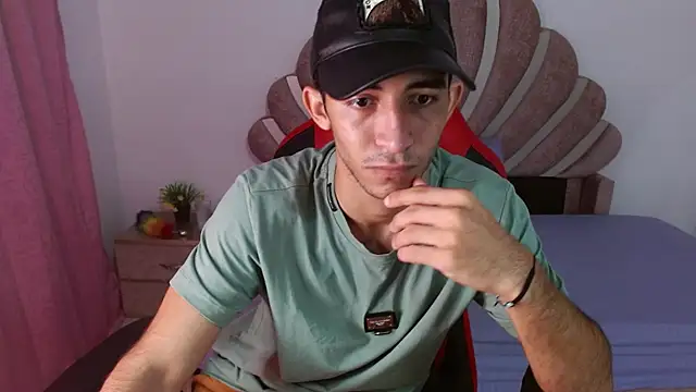 Snapshot of Caius_fox chatting on 02-08-26, 11:24 Caius fox online show from 02-08-26, 11:24