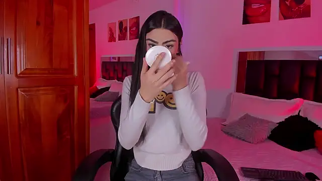 Snapshot of Isabella_Moon9 chatting on 02-13-26, 12:12 Isabella Moon9 online show from 02-13-26, 12:12