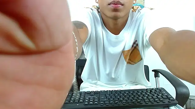 Snapshot of ostinn18 chatting on 03-02-26, 02:13 ostinn18 online show from 03-02-26, 02:13