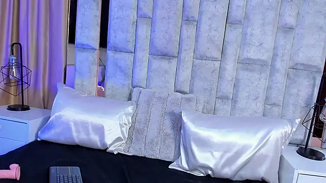 Snapshot of thyara_noa chatting on 02-03-26, 02:53 thyara noa online show from 02-03-26, 02:53