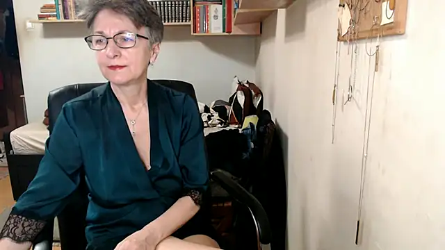 katemodel online show from 10-27-25, 07:23