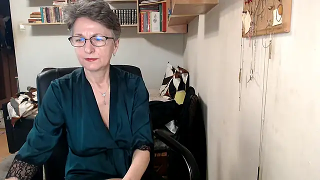 katemodel online show from 10-28-25, 07:45