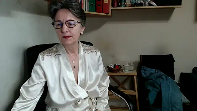 katemodel online show from 11-24-25, 08:25