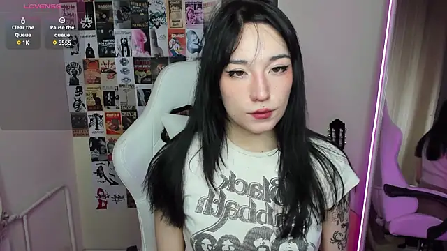 AliceeinWonderlanddd online show from 02-04-26, 01:33