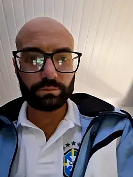 Snapshot of Robsonitj90 chatting on 06-19-26, 06:45 Robsonitj90 online show from 06-19-26, 06:45