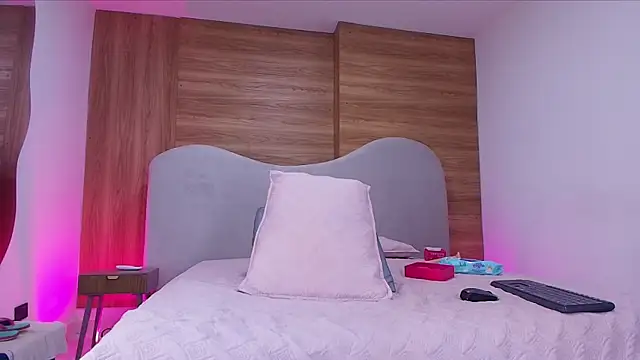 Snapshot of shaina_adams chatting on 02-14-26, 12:02 shaina adams online show from 02-14-26, 12:02