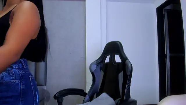 Snapshot of Shirleytaylor- chatting on 02-25-26, 11:20 Shirleytaylor- online show from 02-25-26, 11:20