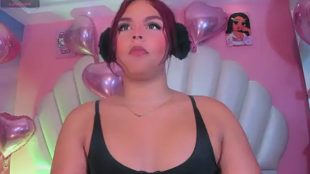 Snapshot of Maia_Hotts chatting on 02-14-26, 12:13 Maia Hotts online show from 02-14-26, 12:13