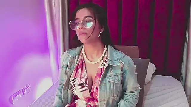 VaiaLowell online show from 02-20-26, 07:03