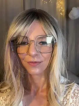 Snapshot of Olivia-Brooks chatting on 02-22-26, 09:13 Olivia-Brooks online show from 02-22-26, 09:13