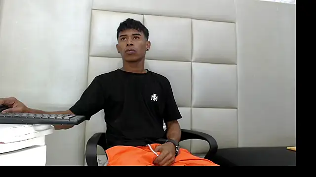 Snapshot of TonnyMarck chatting on 02-15-26, 07:51 TonnyMarck online show from 02-15-26, 07:51