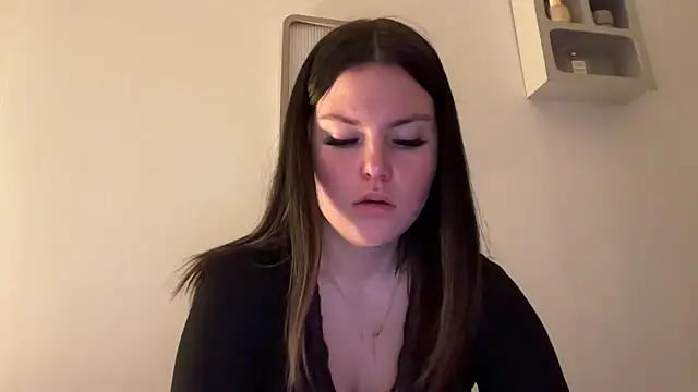 Snapshot of kiaraaaa75 chatting on 02-01-26, 06:17 kiaraaaa75 online show from 02-01-26, 06:17