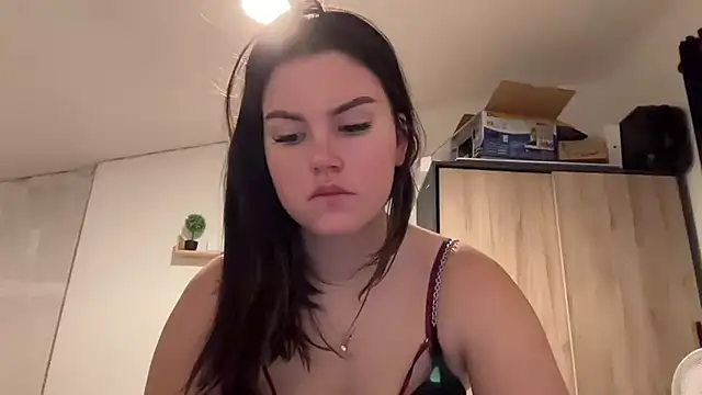 Snapshot of kiaraaaa75 chatting on 02-15-26, 08:38 kiaraaaa75 online show from 02-15-26, 08:38