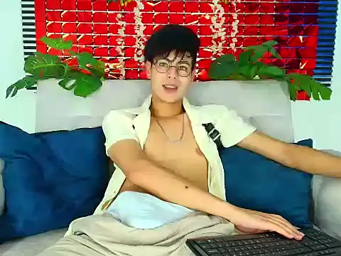 Snapshot of ThiiagoSaeenz chatting on 02-15-26, 12:18 ThiiagoSaeenz online show from 02-15-26, 12:18