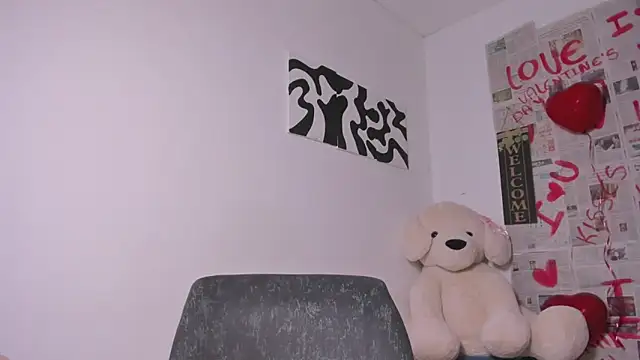 Snapshot of Nia13 chatting on 02-17-26, 06:32 Nia13 online show from 02-17-26, 06:32