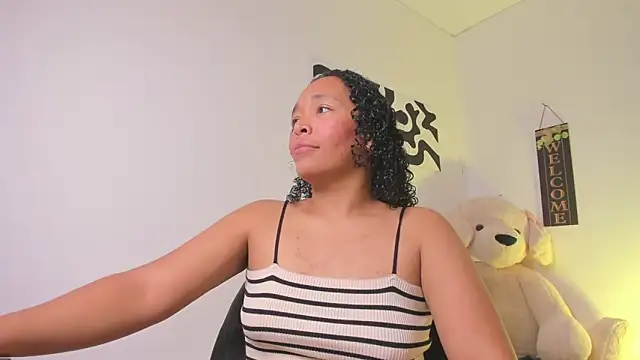 Snapshot of Nia13 chatting on 02-26-26, 01:04 Nia13 online show from 02-26-26, 01:04