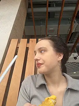 Snapshot of MiaTee chatting on 02-12-26, 04:18 MiaTee online show from 02-12-26, 04:18