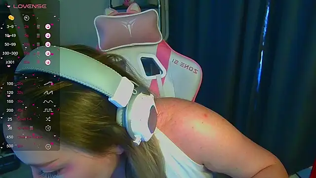 Snapshot of Emiliaaah chatting on 02-26-26, 07:40 Emiliaaah online show from 02-26-26, 07:40