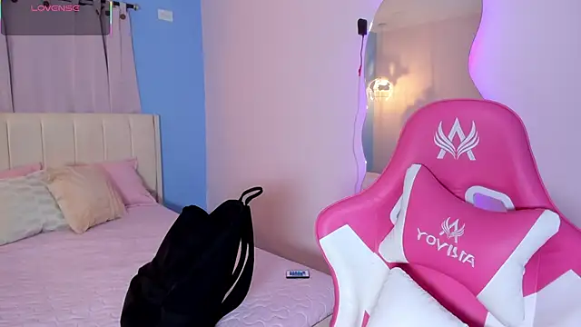 Snapshot of LOU_22_ chatting on 02-19-26, 12:45 LOU 22 online show from 02-19-26, 12:45