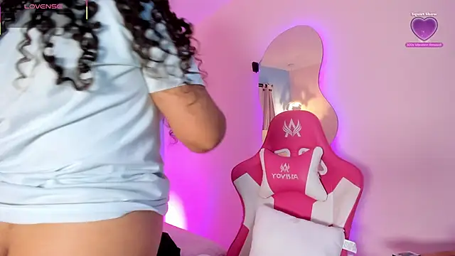 Snapshot of LOU_22_ chatting on 02-25-26, 12:59 LOU 22 online show from 02-25-26, 12:59