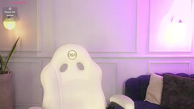 Lia Velez  online show from 03-31-26, 03:30