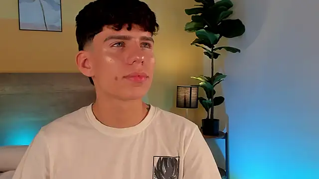 Snapshot of Angel_eros_ chatting on 02-12-26, 04:51 Angel eros online show from 02-12-26, 04:51