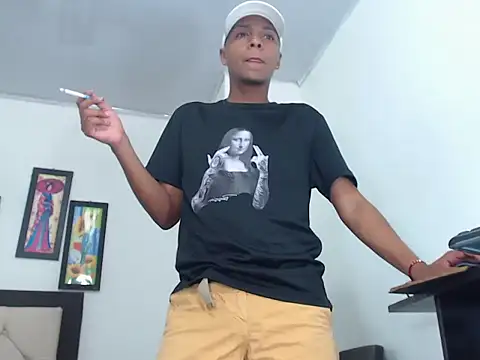 Snapshot of hotboyluxe chatting on 02-06-26, 03:00 hotboyluxe online show from 02-06-26, 03:00