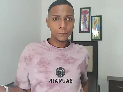 Snapshot of hotboyluxe chatting on 02-15-26, 03:47 hotboyluxe online show from 02-15-26, 03:47