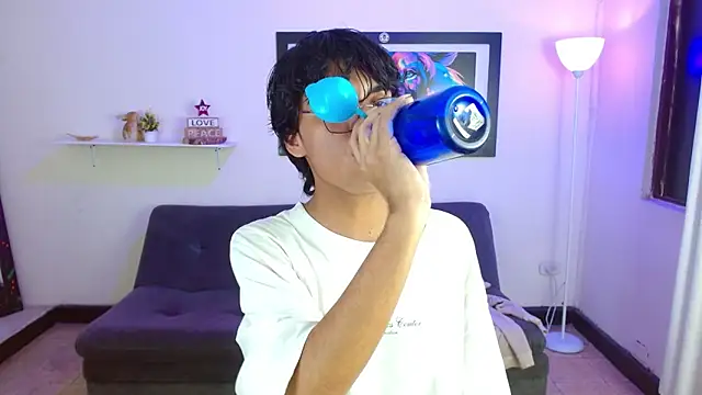 Snapshot of Maecum18 chatting on 02-17-26, 08:48 Maecum18 online show from 02-17-26, 08:48