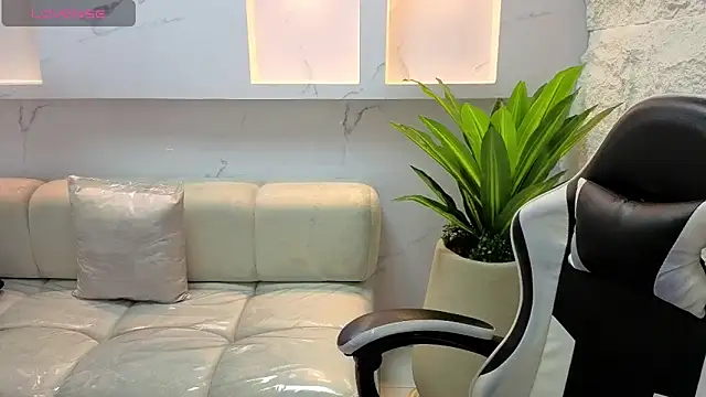 Snapshot of aurora_tp chatting on 02-24-26, 02:20 aurora tp online show from 02-24-26, 02:20