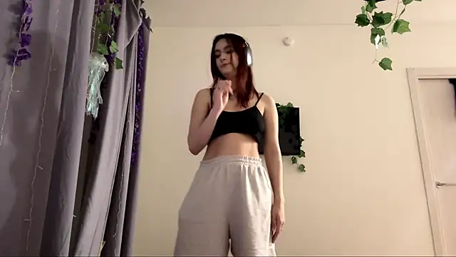 LunaMacky online show from 02-21-26, 12:11