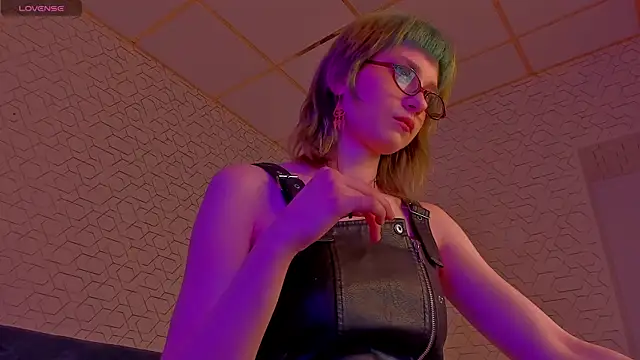 Scarle Whisper online show from 04-13-26, 09:04